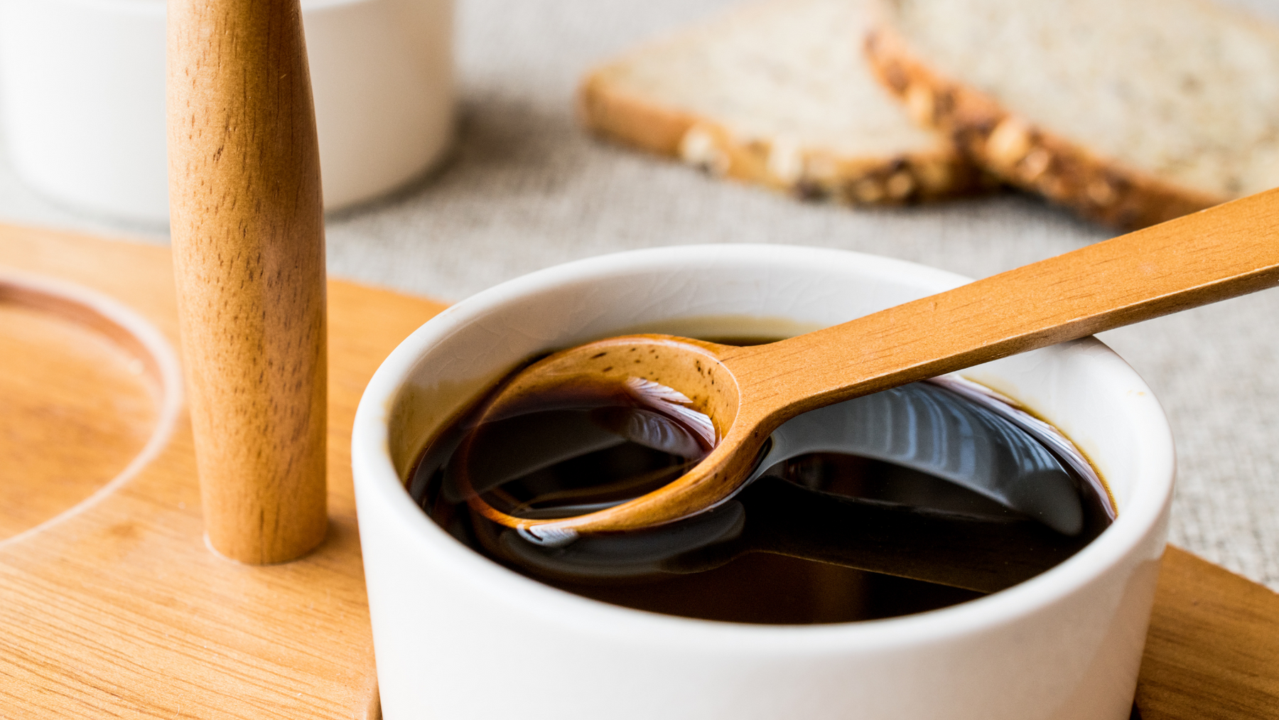 Molasses Benefits, Nutrition, Uses, and Recipe Tips