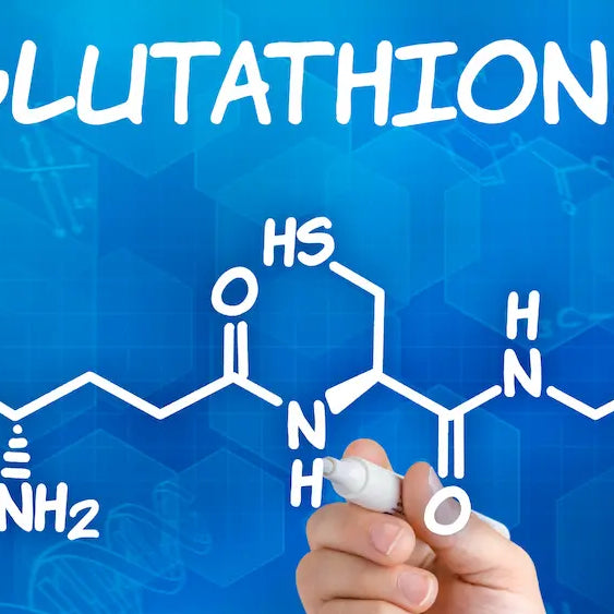 Reduced glutathione vs liposomal glutathione visual showing GSH and a phospholipid-based liposomal delivery concept.